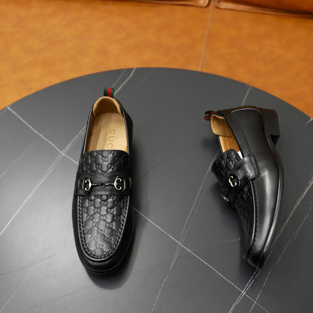 Men's shoes: 250🙅‍♂️🙅‍♂️🙅‍♂️Niuli Brand: GUCCI Size: 38-44 (45 can be customized) Level: Counter classic Material: Original soft cowhide upper Comfortable cowhide lining Original lightweight outsole Style category: Business casual footwear Driving leather shoes Color: Actual picture color